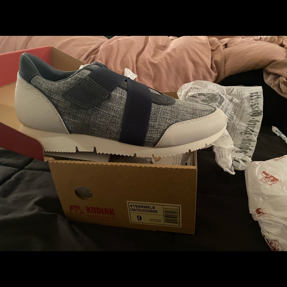 Kodiak Cross Strap Sneakers